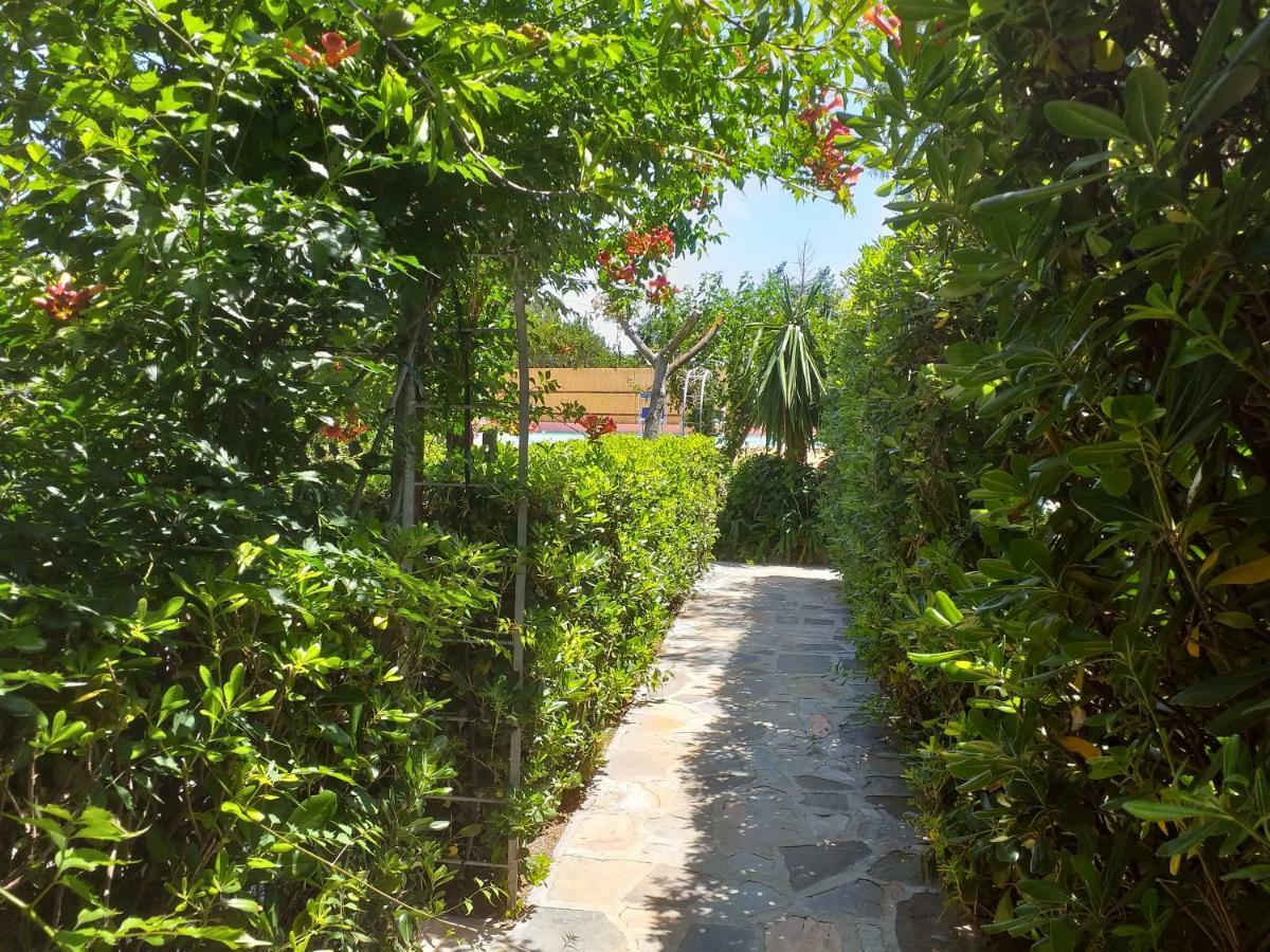 קאפוליברי Elbaloves Appartaments Villa מראה חיצוני תמונה